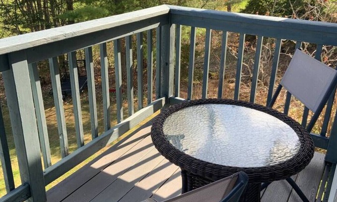 Red Cliff Apartment | Annex No. 2 DePerrys | On Lake Superior Shoreline