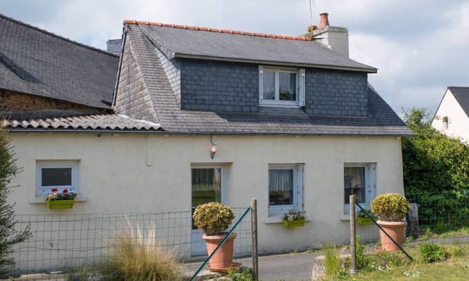 Saint-Clet House | Annick - ST Clet - Gîte