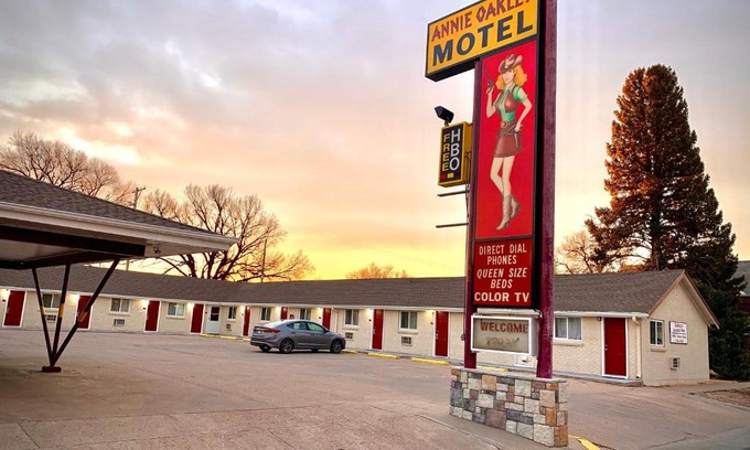 Oakley Hotel | Annie Oakley Motel Oakley