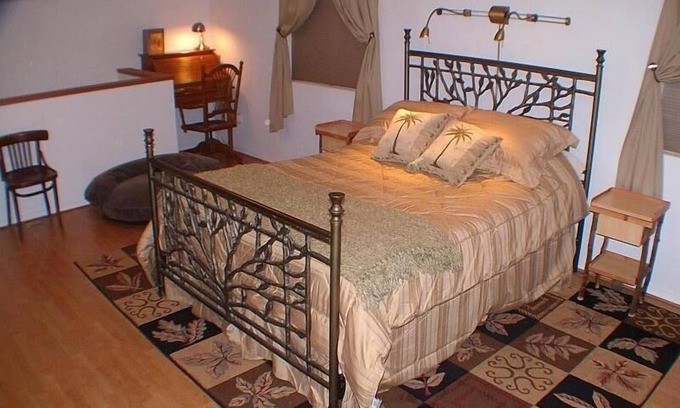 Coos Bay House | Annie's Cottage, Quiet Getaway, Peaceful Waterfall