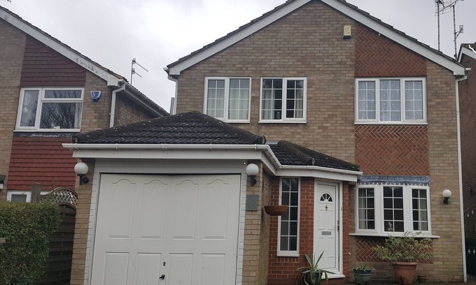 Luton House | Announcing 3 bed, Lodge near Luton Airport