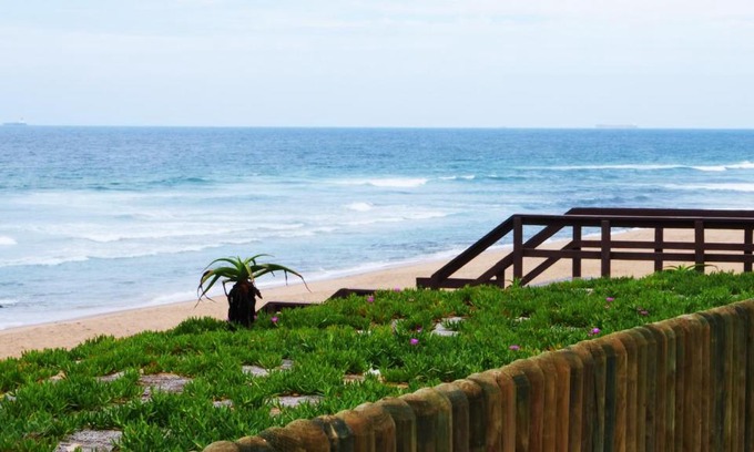 Bluff Apartment | Ansteys Beach Self Catering Apartments