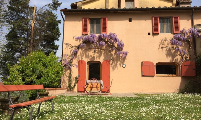 Cantagrillo House | Antica Casa Colonica con Piscina nel Giardino Della Villa Settecentesca De Rossi