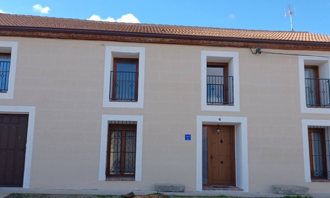 Santa Maria la Real de Nieva Cottage | Antigua Casa Segoviana a 35 km de Segovia Ciudad Patrimonio de la Humanidad