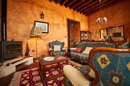 Fasnia House | Antigua Escuela Old School de 1840