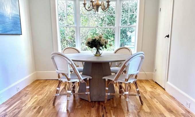 North Falmouth House | Antique 3-bedroom house with WiFi and A/C in quaint North Falmouth.