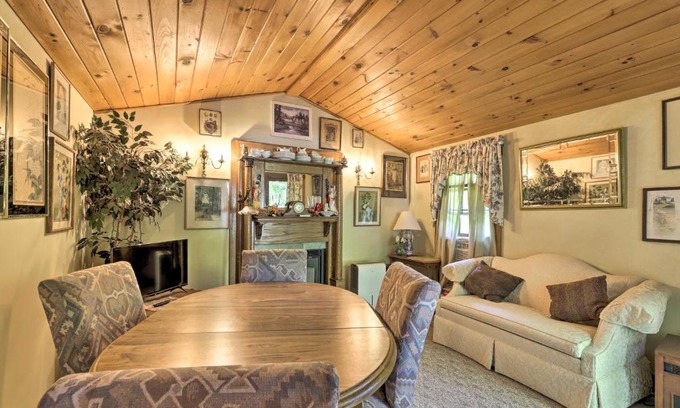 Woodstock House | Antique-Filled Home, half Mi to Woodstock Fair