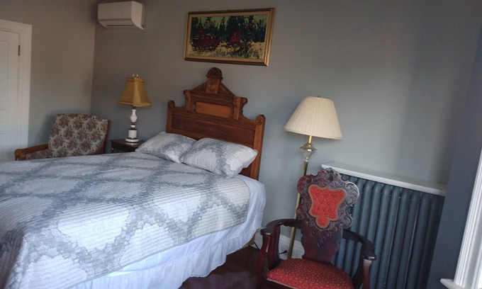 Midland Apartment | Antique Retreat Private Apt near downtown& arena, dining & activities