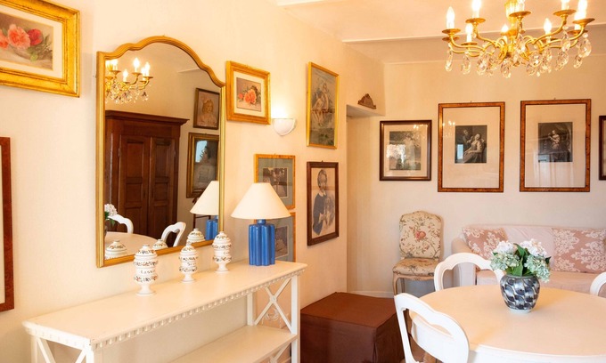 Ottiglio Apartment | Antique Treasures Suite