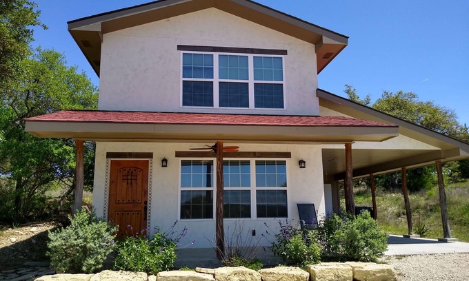 Boerne House | Antler Guesthouse, stunning views, not affected by flooding seen in other towns!