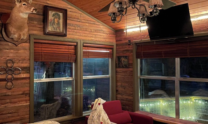 Murfreesboro Cabin | Antler Ridge Cabin One