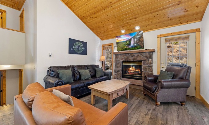 Fall River Estates Condo | Antlers Pointe 1 (Private Hot tub) River Views!