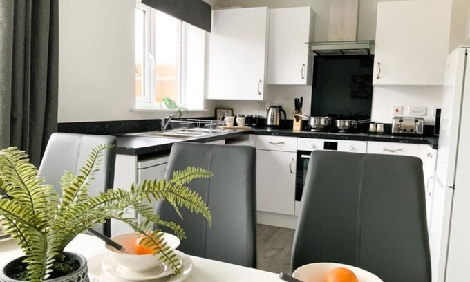 Andover House | Antley House - lovely 3 bedroom house in Andover with free parking.
