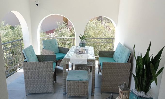 Solanas Apartment | Antonella house, 100m from the beach with private lane