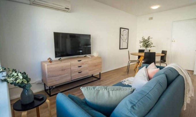 Plympton Apartment | Anzac Hwy near airport, beach