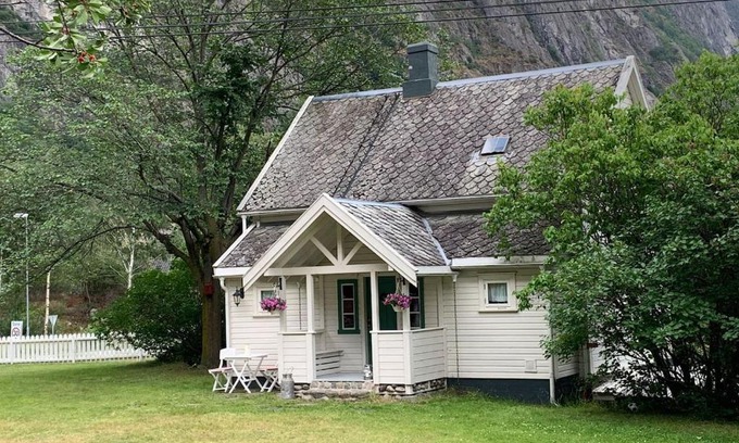 Borgund House | Aobrio Holidayhouse, authentic norwegian farmhouse close to Flåm