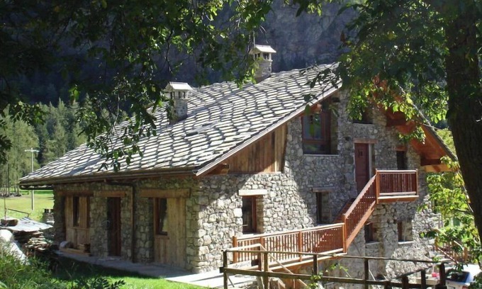 Valpelline Cabin | Aosta Valley-style mountain hut