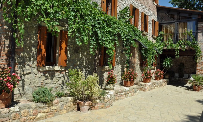Ospedaletto di Pescantina Apartment | Apartment B & B in a nineteenth-century original stone house in the Euganean Hills