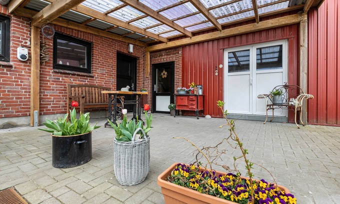 Friedrich-Wilhelm-Luebke-Koog Apartment | Apartment 'Ferienwohnung Möwe' with Shared Garden and Wi-Fi