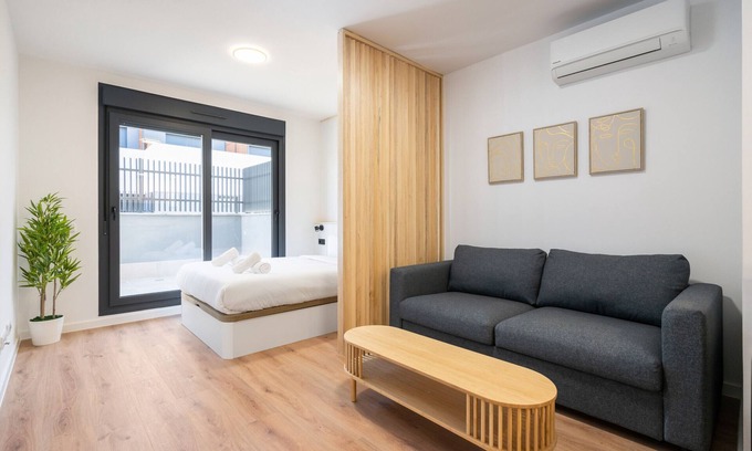 San Sebastian de los Reyes Apartment | apartamento reformado con garaje y piscina de alquiler temporal