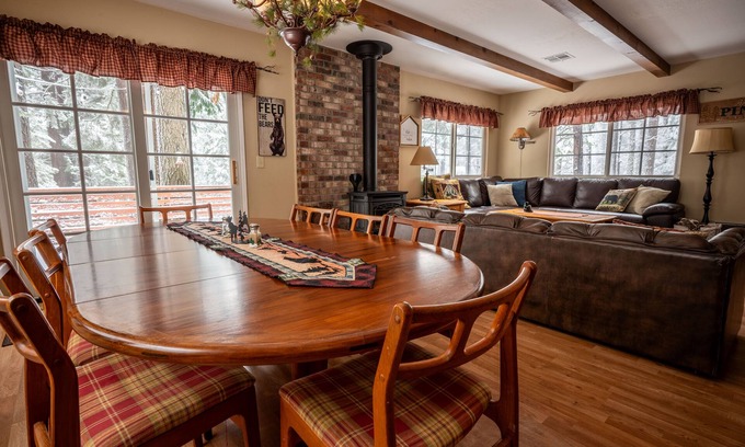 Dorrington Cabin | Apache Pines w/A/C, Decks & Rec Access