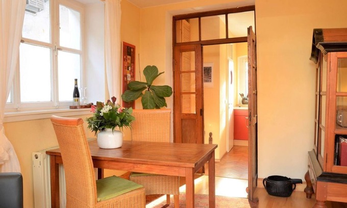 Neustadt-Gimmeldingen Apartment | Apartment Mönchgarten - House Mandelblüte