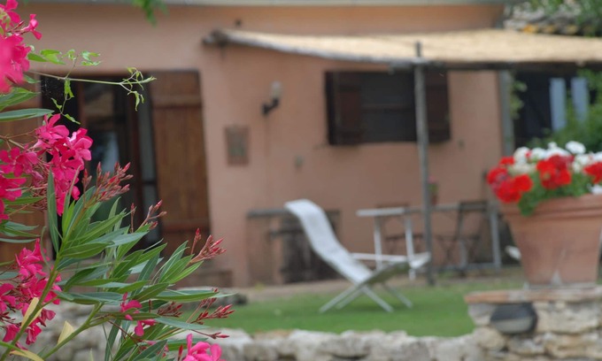 Amelia Apartment | Apartment in Farmhouse for Families or Couples with Pool