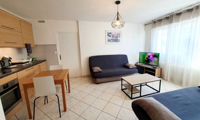 Annemasse Apartment | Apart 5 Personnes, 1 min Gare D'annemasse, 5 km Genève