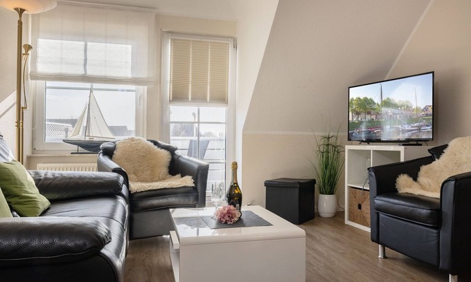 Wittmund Apartment | Apart and cozy: The charming maisonette apartment with its approx. 54 sqm holds