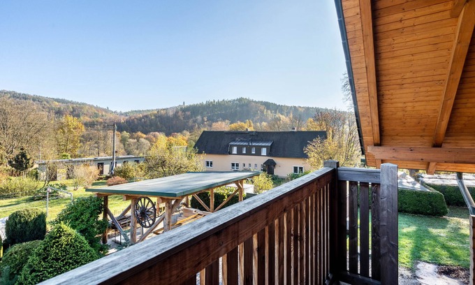 Augustusburg Apartment | Apartment 'Blockhaus - Ferienwohnung Sunrise' with Shared Garden