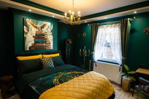 Bedford Apartment | ApArt Gallery Apartment 2, Stylish 3- Bed , Free Parking ,Sleeps 6
