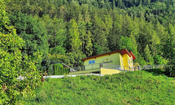 Prutz Apartment | Apart Sunnseita - Holiday apartment with a wonderful view of Laudeck Castle