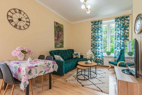 Brzezinka Apartment | Apartament 45m2 - Sunny&Quiet - VERY CLOSE to Auschwitz Museum !