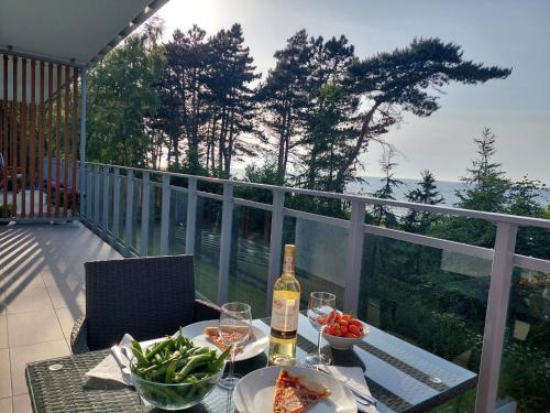Gaski Apartment | APARTAMENT BALTICHOFF PREMIUM with Sea View, Basen, Spa, Gym, Sauna, hala sportowa z kortem tenisowym