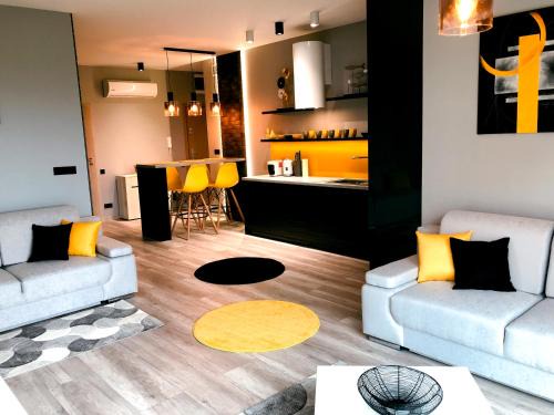 Wilkasy Apartment | APARTAMENT ELEGANCE YELLOW w Nautica Resort