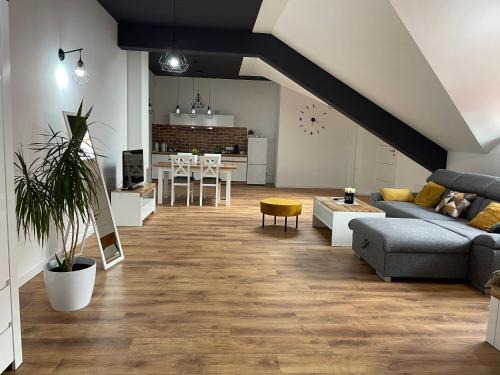 Bochnia Apartment | Apartament Rynek 13 z parkingiem - Centrum Bochni
