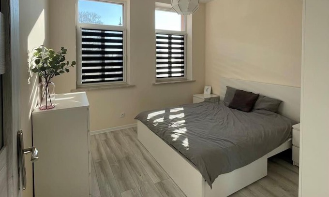 Nowe Warpno Apartment | Apartament w Nowym Warpnie z widokiem na wodę.