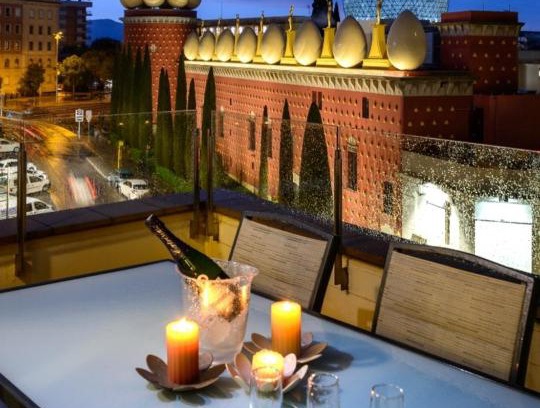 Figueres Apartment | Apartamento ático enfrente del Museo Dalí