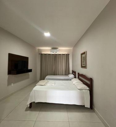 Patos de Minas Apartment | Apartamento 103 - Suíte com ar condicionado