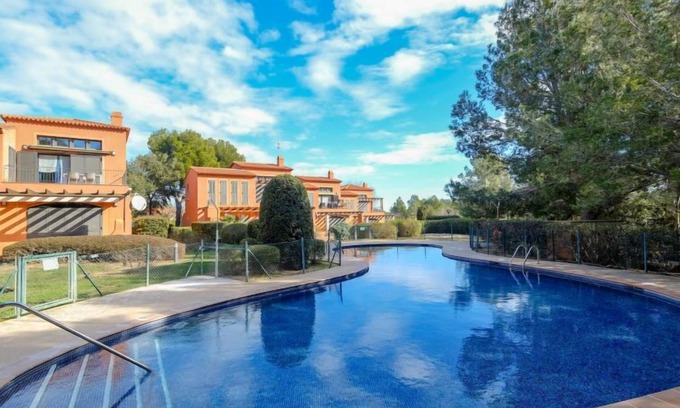 Bonmont Terres Noves Apartment | Apartamento Bonmont by Interhome
