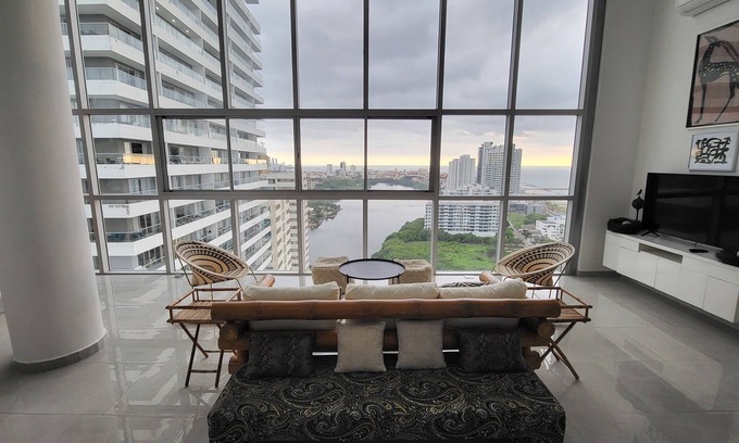 Cartagena District Apartment | Apartamento Duplex con Vista al Mar y Centro