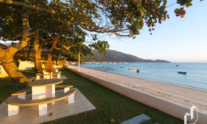 Canto Grande Apartment | Apartamento com a Vista Para o Melhor Pôr-do-sol da Cidade