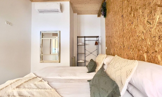 Astorga Apartment | Apartamento con dos Camas y Terraza Privada