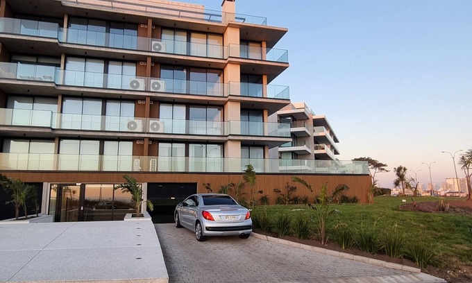 Punta del Este Apartment | Apartamento con Terraza Frente a la Playa. Parada 27 Mansa