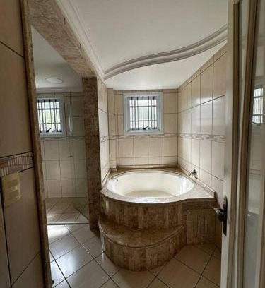 Borgo House | apartamento em bairro nobre suíte com ar condicionado e banheira com hidromassagem