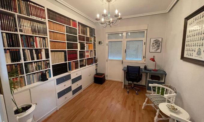 Figaredo Apartment | Apartamento en entorno natural, La biblioteca
