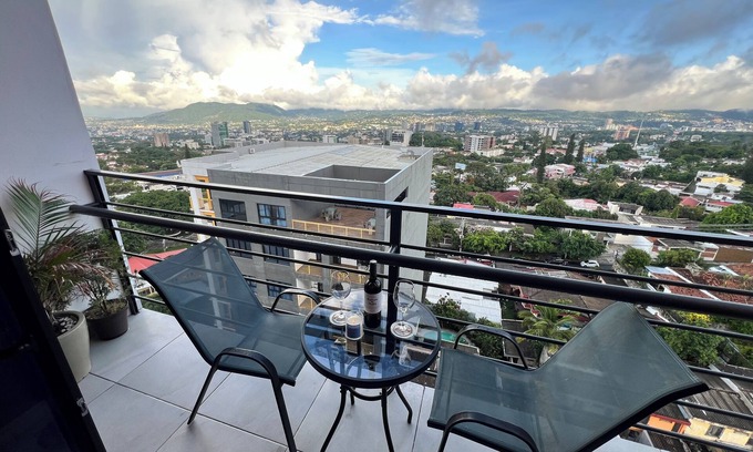 San Salvador Apartment | Apartamento en la Ciudad con una Vista Impresionante