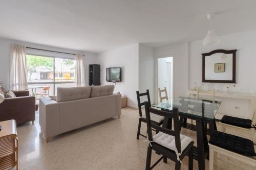 San Pedro de Alcantara Apartment | Apartamento espacioso San Pedro de Alcántara