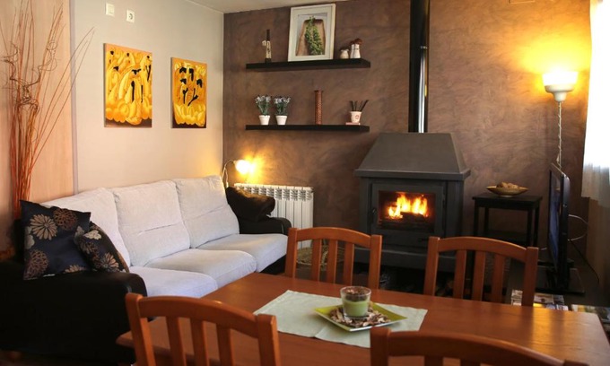 Ribes De Freser Apartment | Apartamento Gis, con chimenea!