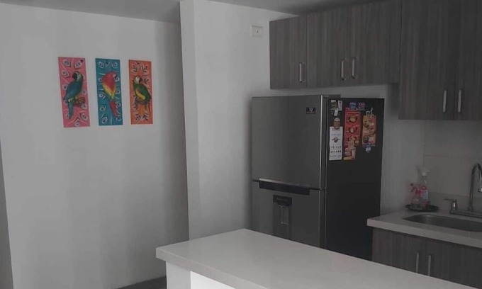 Itagui Condo | Apartamento Lisboa. Familiar, Acogedor Serca de Supermercados y Restaurantes